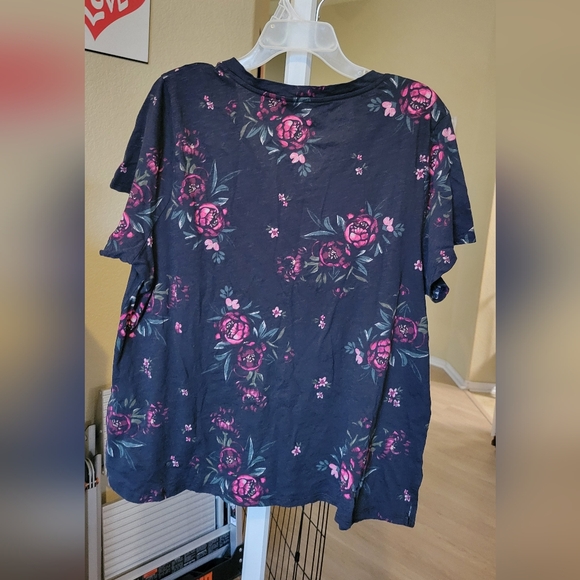 Torrid Floral V-Neck Women's Top - Picture 2 of 5